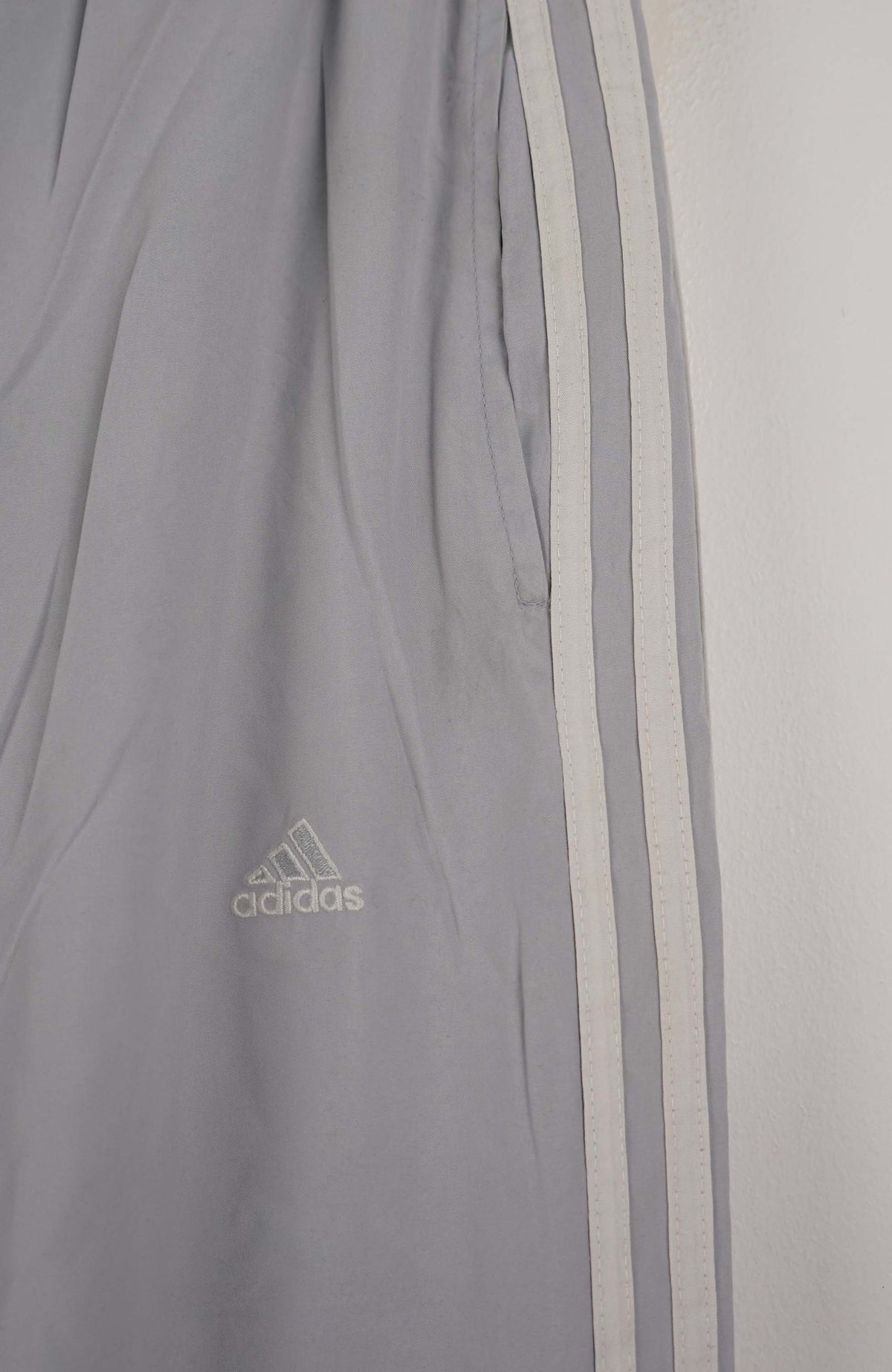 VINTAGE ADIDAS TRACK PANTS (M)