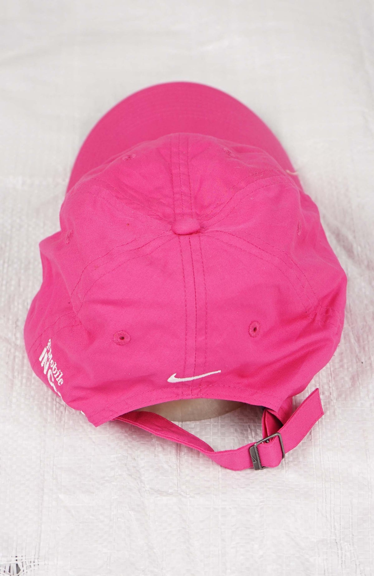 VINTAGE NIKE MOBILE IN CROWD HAT