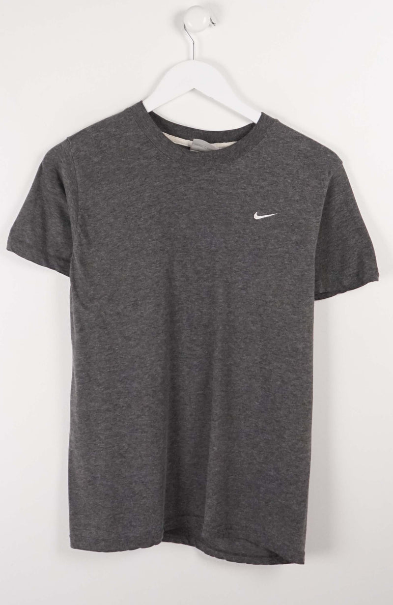 VINTAGE NIKE T-SHIRT (XS)