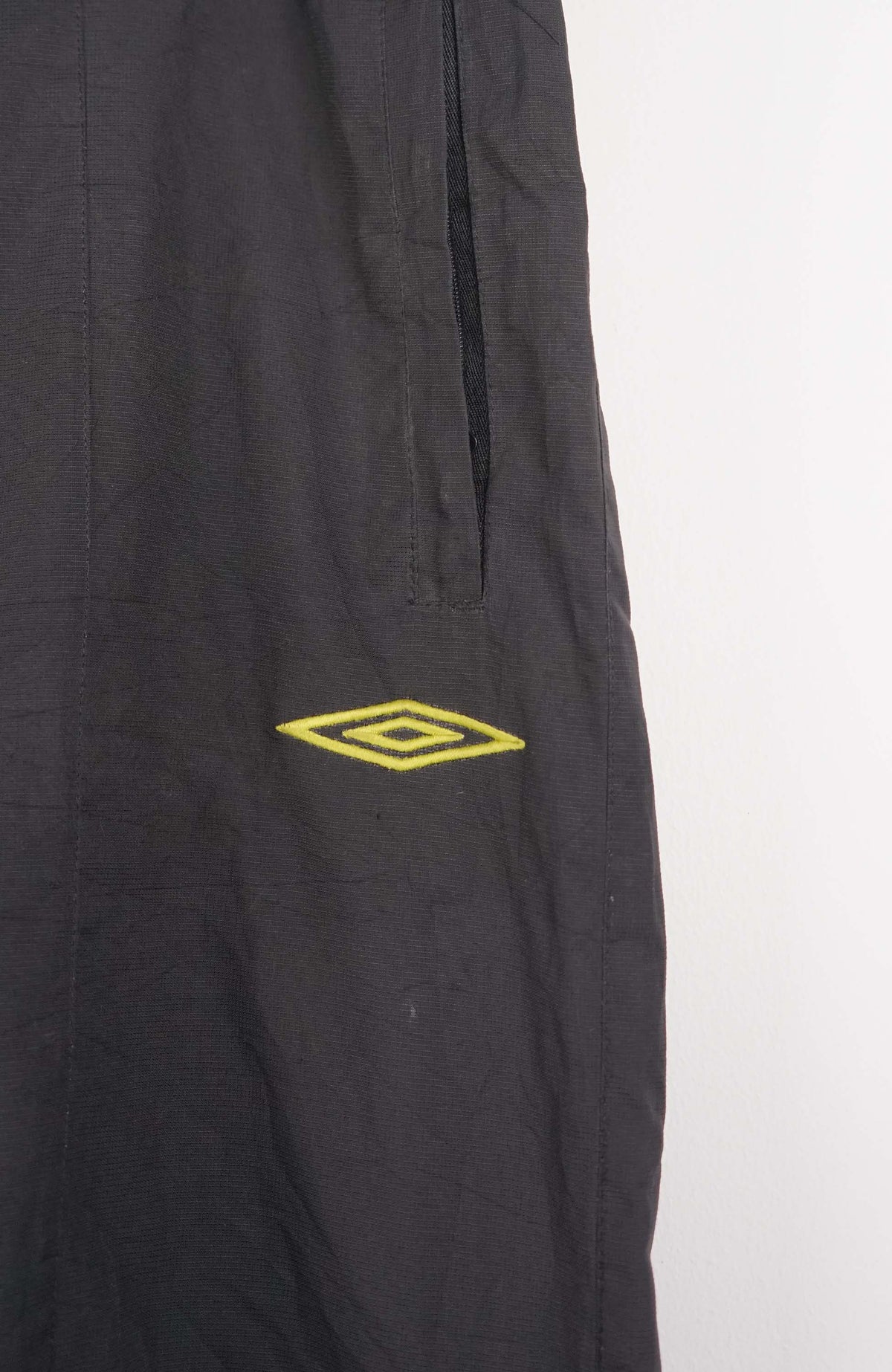 VINTAGE UMBRO TRACK PANTS (L)
