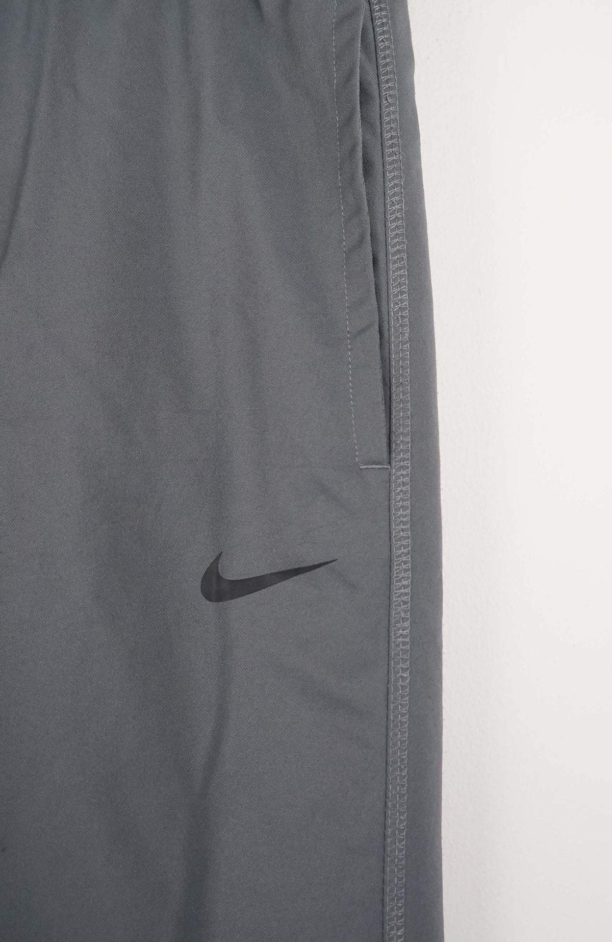 VINTAGE NIKE TRACK PANTS (M)