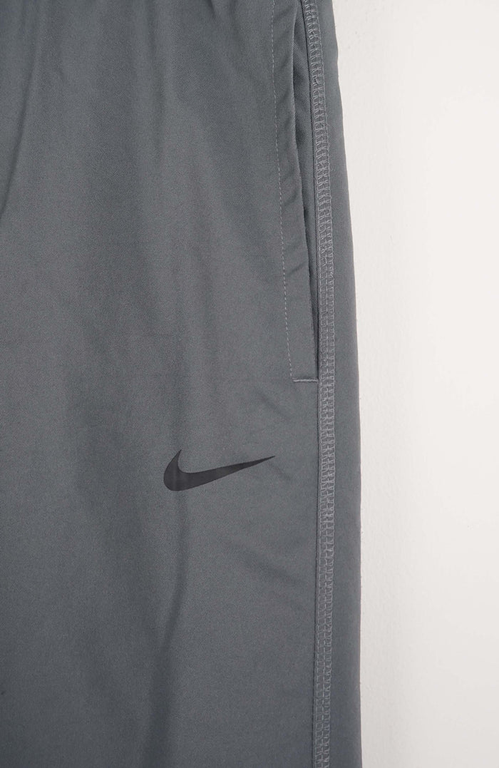 VINTAGE NIKE TRACK PANTS (M)
