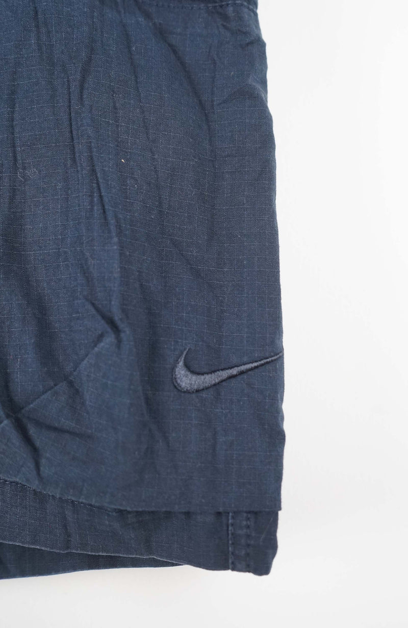 VINTAGE NIKE CARGO SHORTS W38