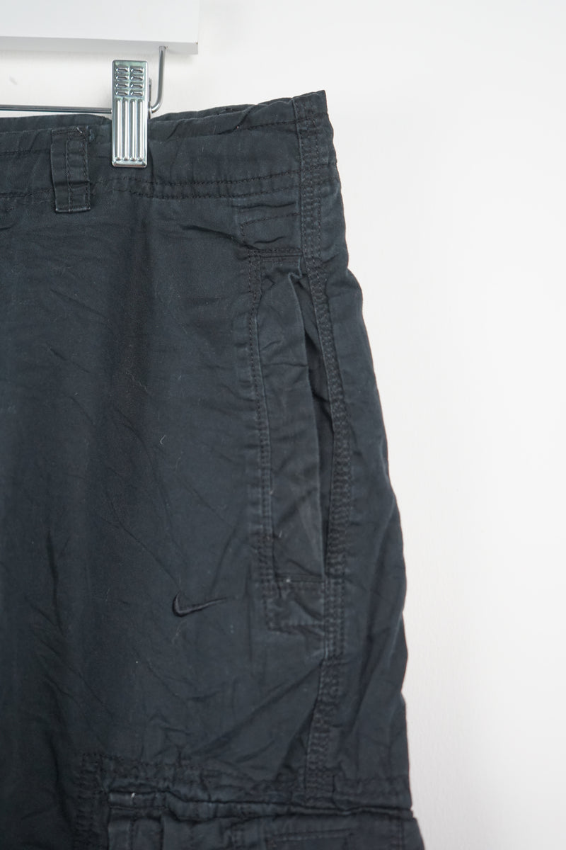 VINTAGE NIKE CARGO SHORTS W38