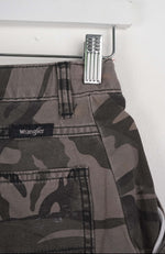VINTAGE WRANGLER CARGO SHORTS W28