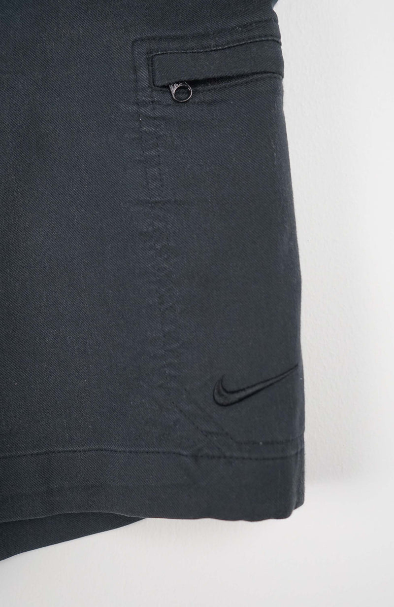 VINTAGE NIKE GOLF CARGO SHORTS W36