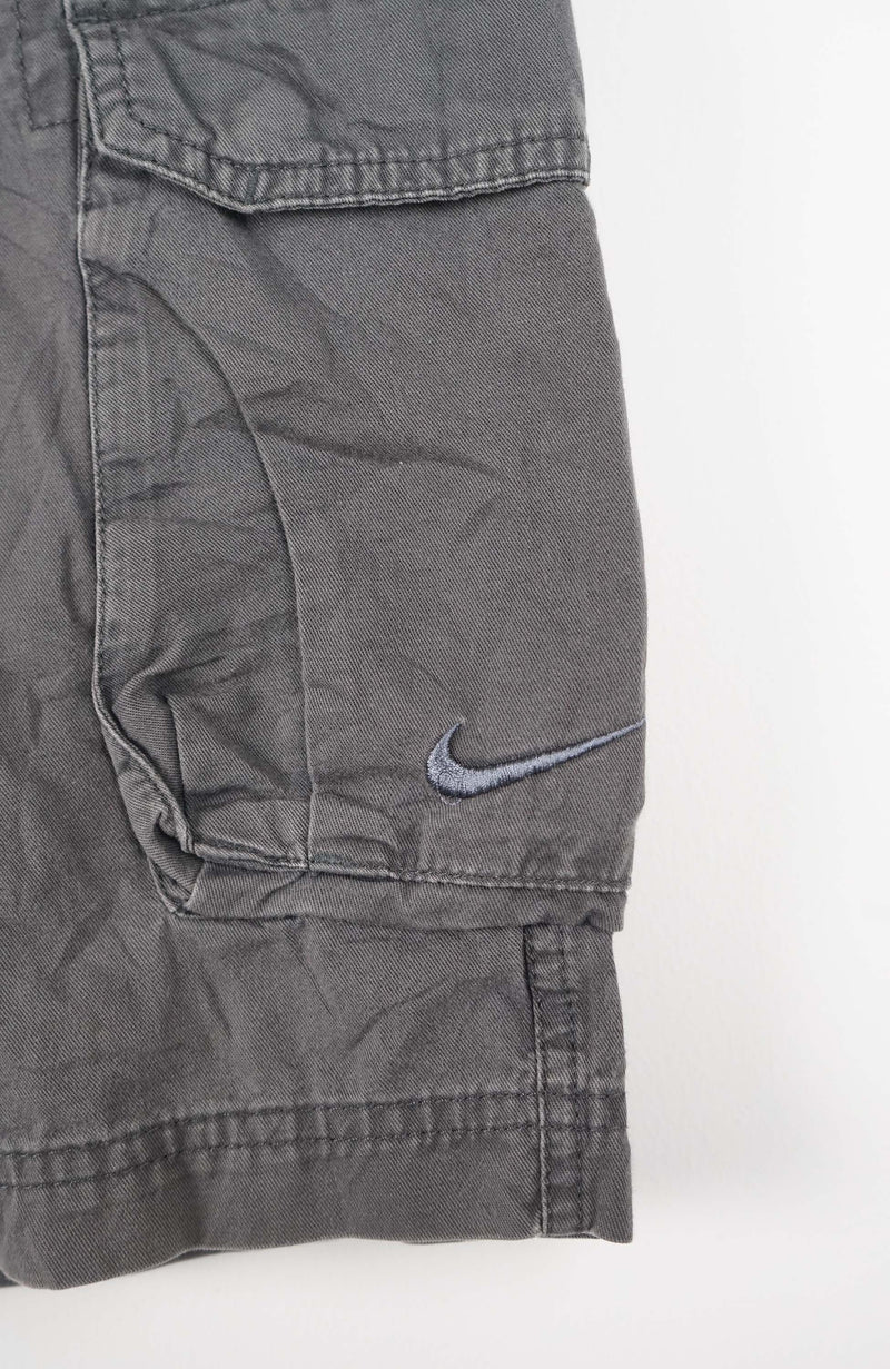 VINTAGE NIKE CARGO SHORTS W34