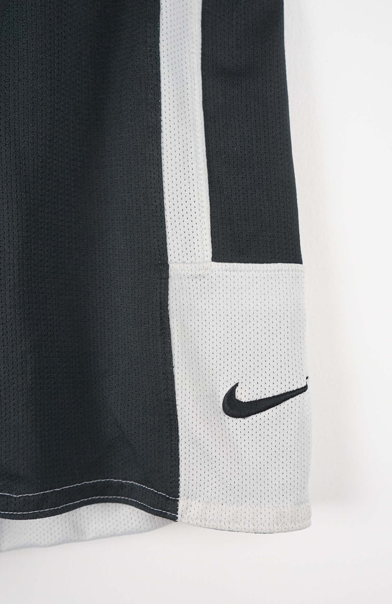 VINTAGE NIKE SHORTS W32
