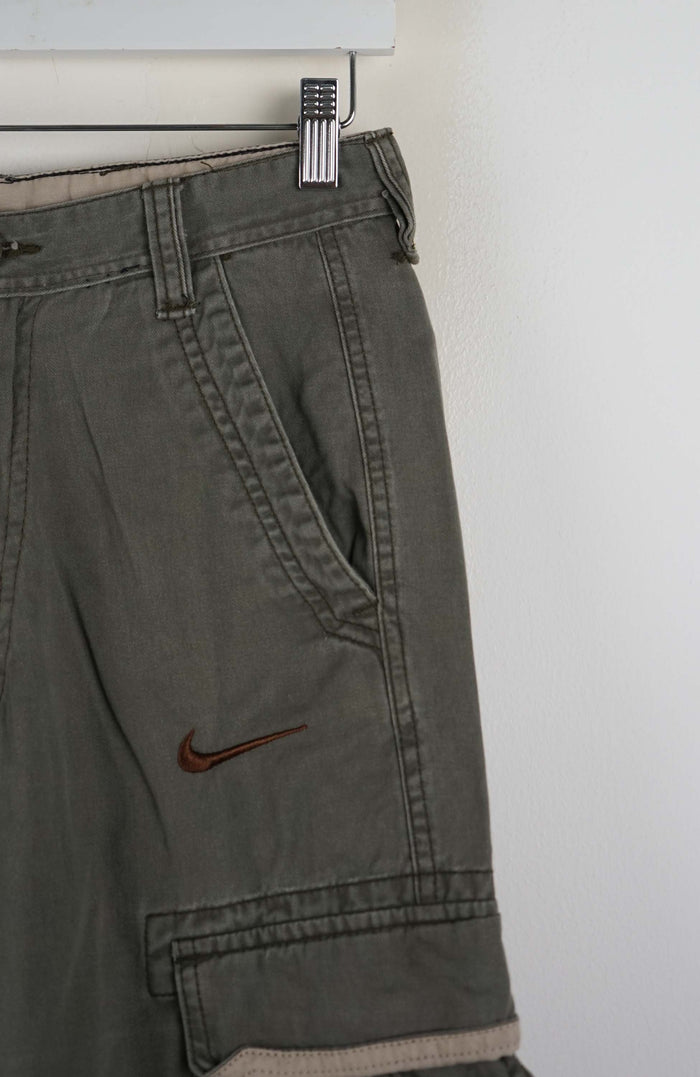 VINTAGE REWORK CARGO SHORTS W28