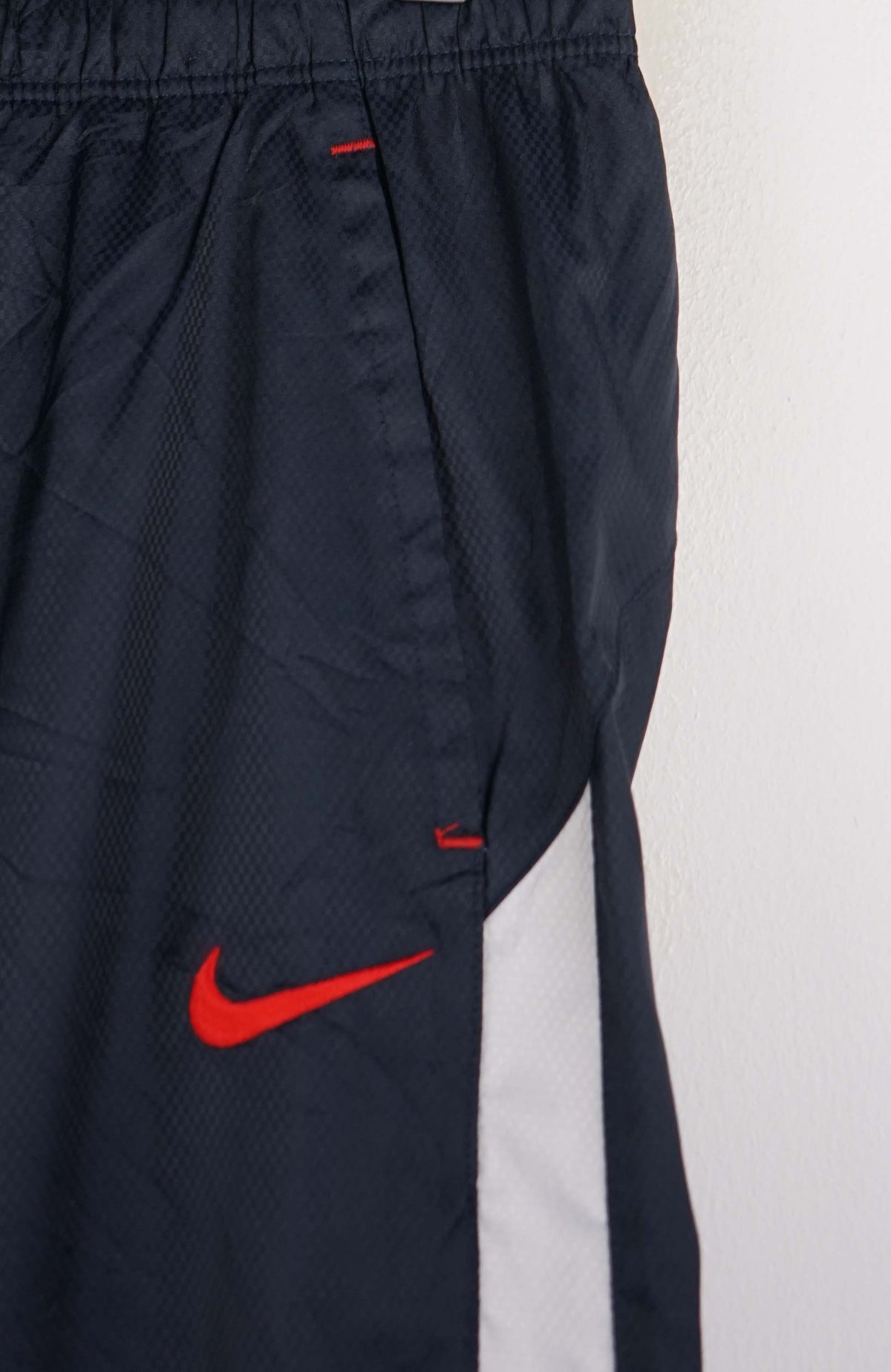 VINTAGE NIKE TRACK PANTS (M)