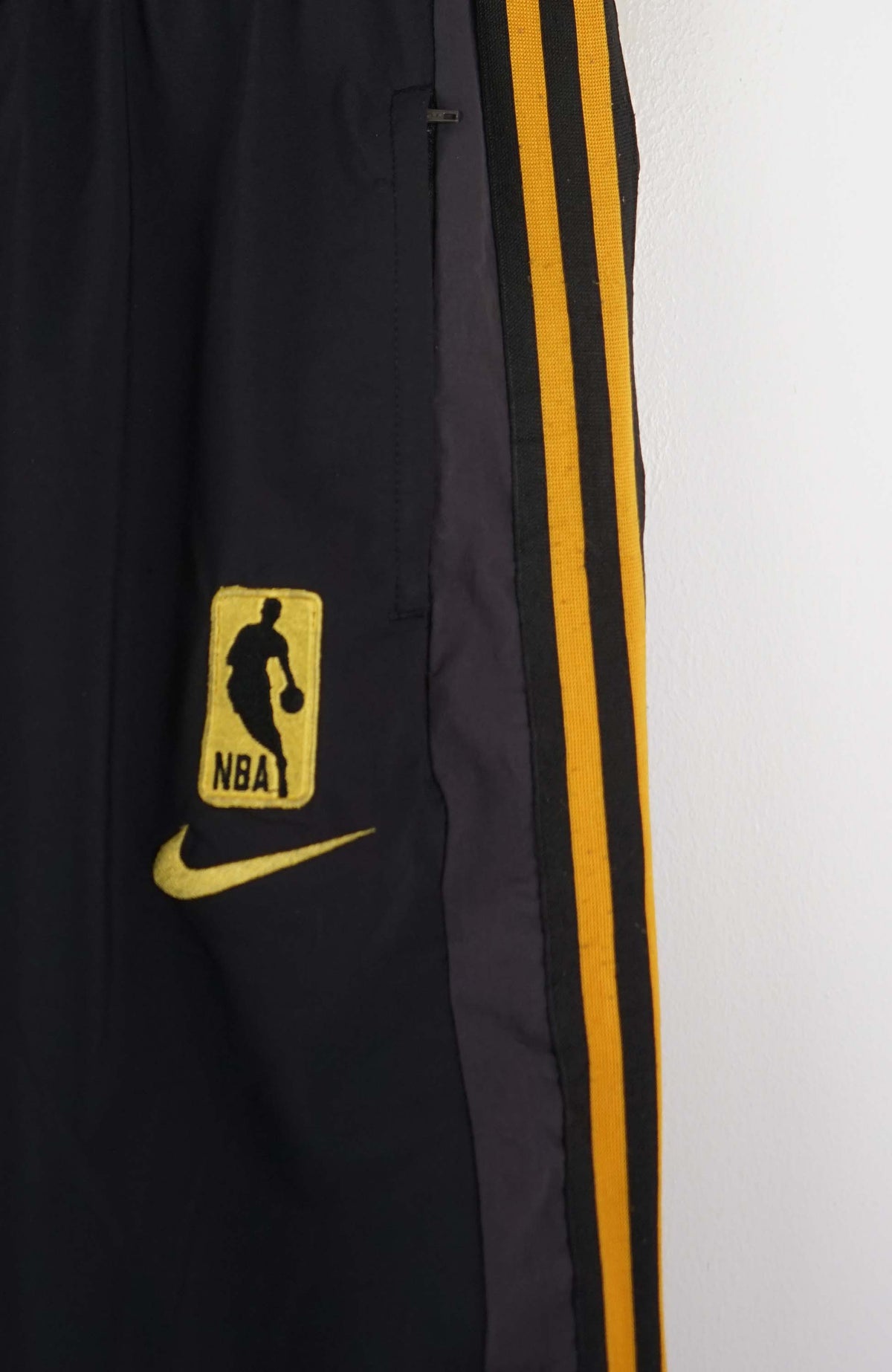 VINTAGE NIKE TRACK PANTS (S)
