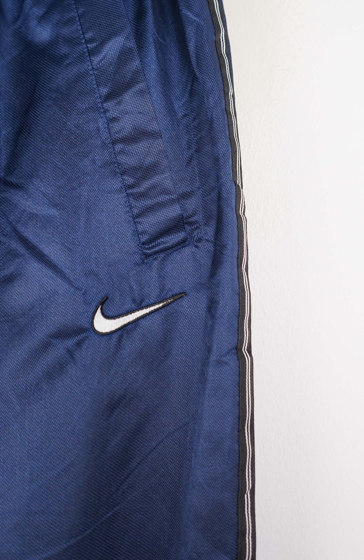 VINTAGE NIKE TRACK PANTS (S)