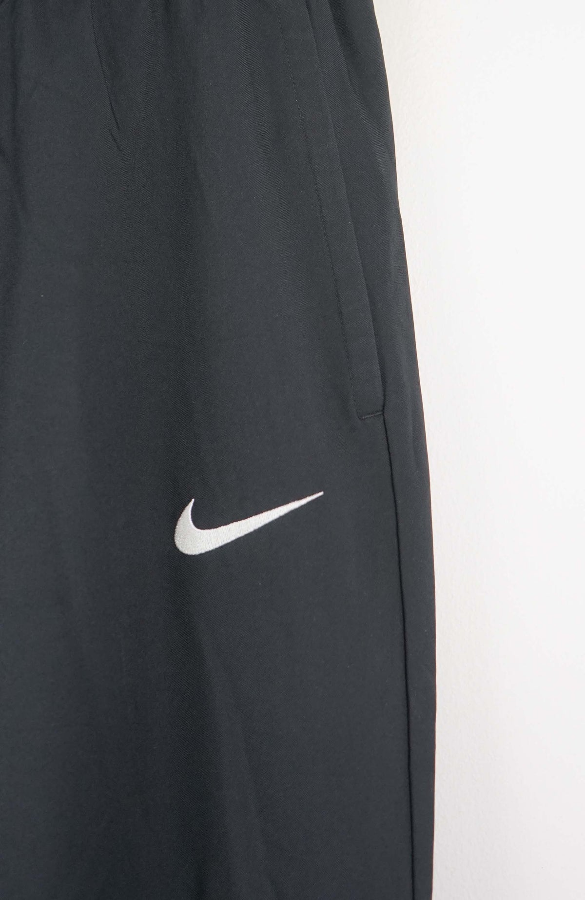 VINTAGE NIKE TRACK PANTS (M)