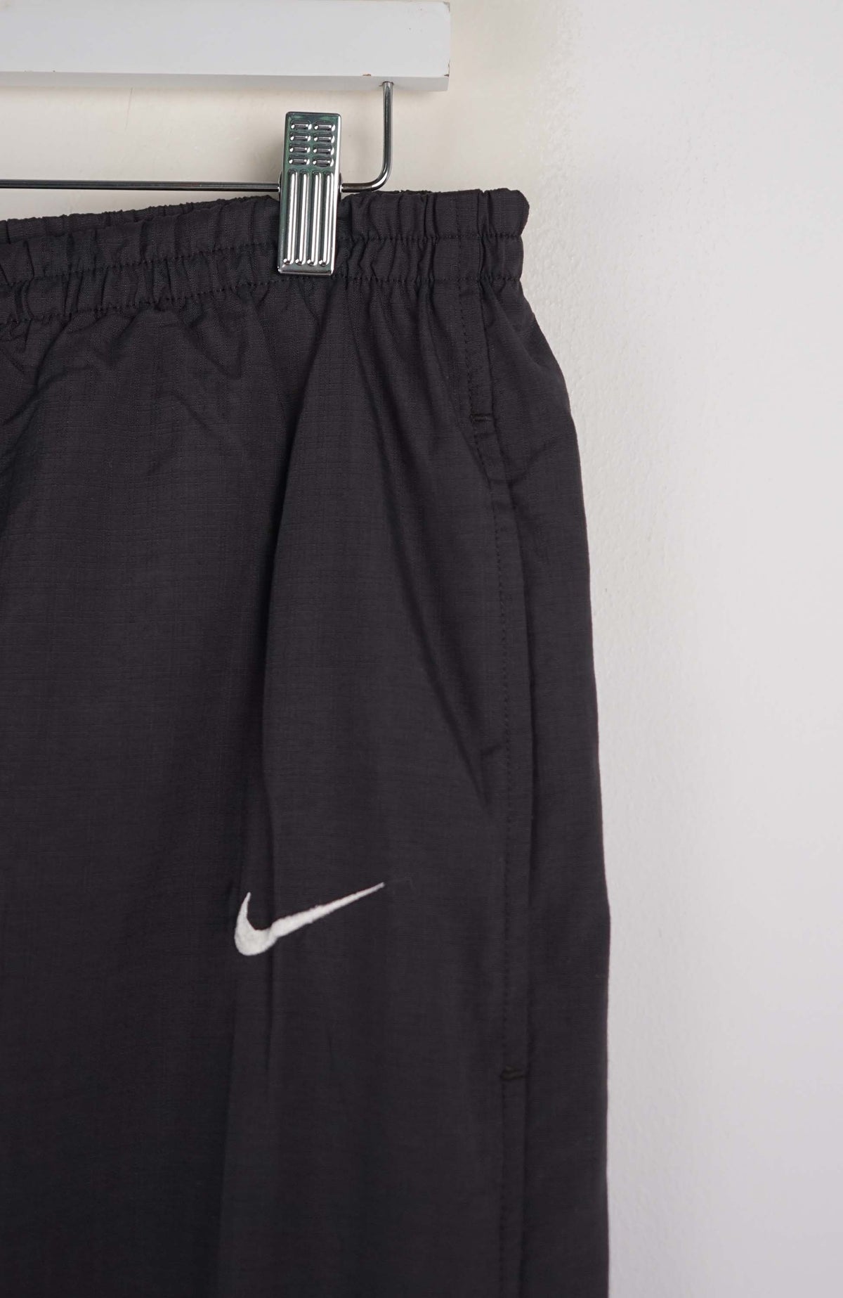 VINTAGE NIKE TRACK PANTS (XL)