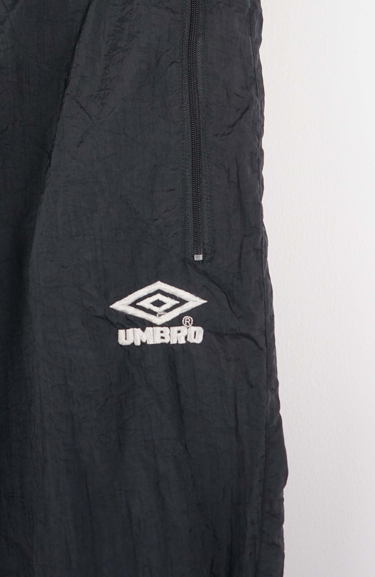 VINTAGE UMBRO TRACK PANTS (L)