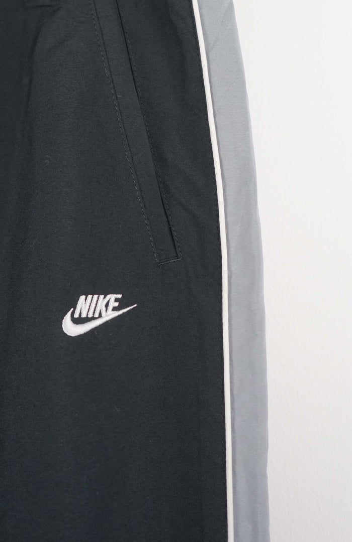 VINTAGE NIKE TRACK PANTS (XL)