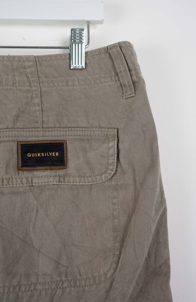 VINTAGE QUIKSILVER CARGO SHORTS W36