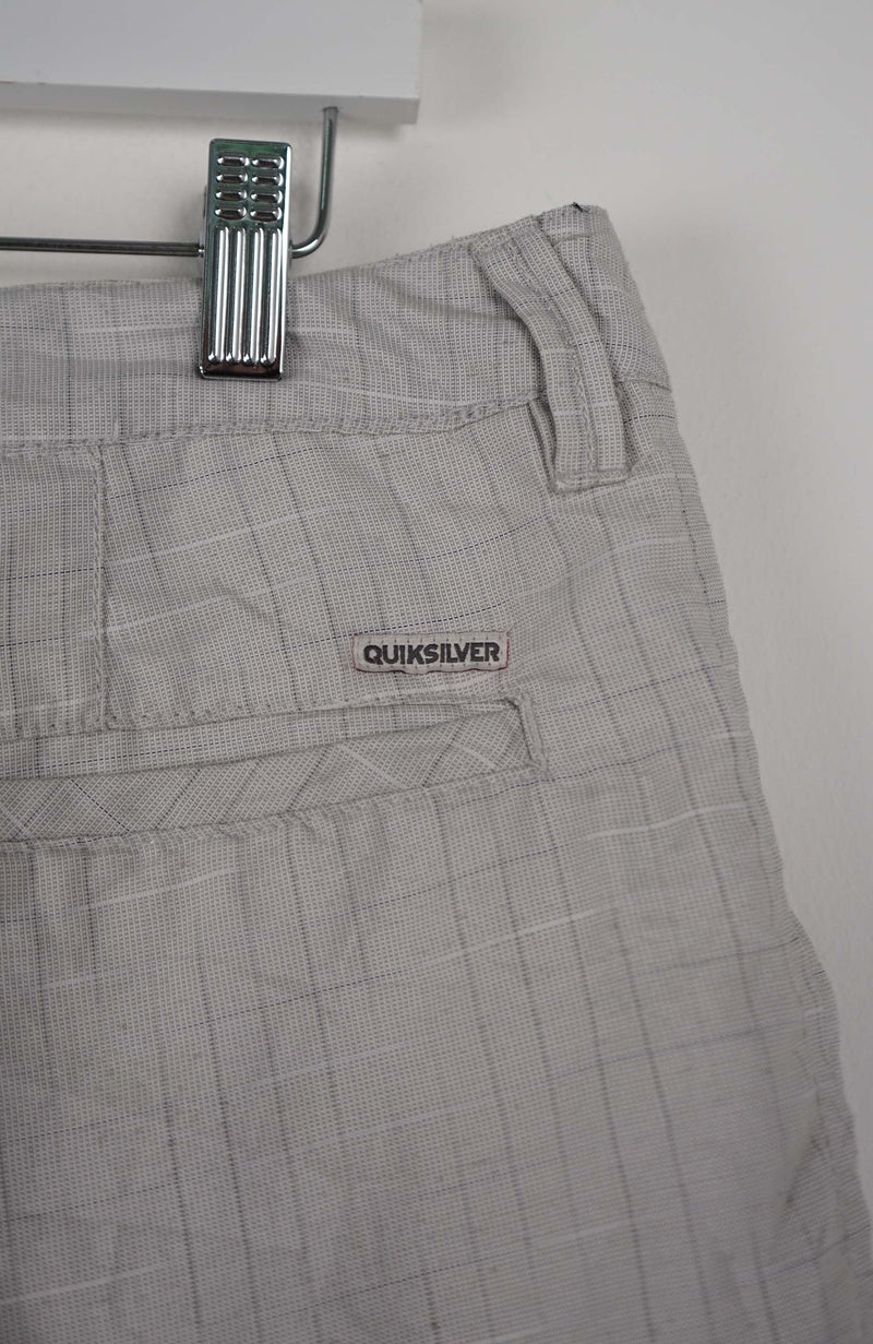 VINTAGE QUIKSILVER CARGO SHORTS W38