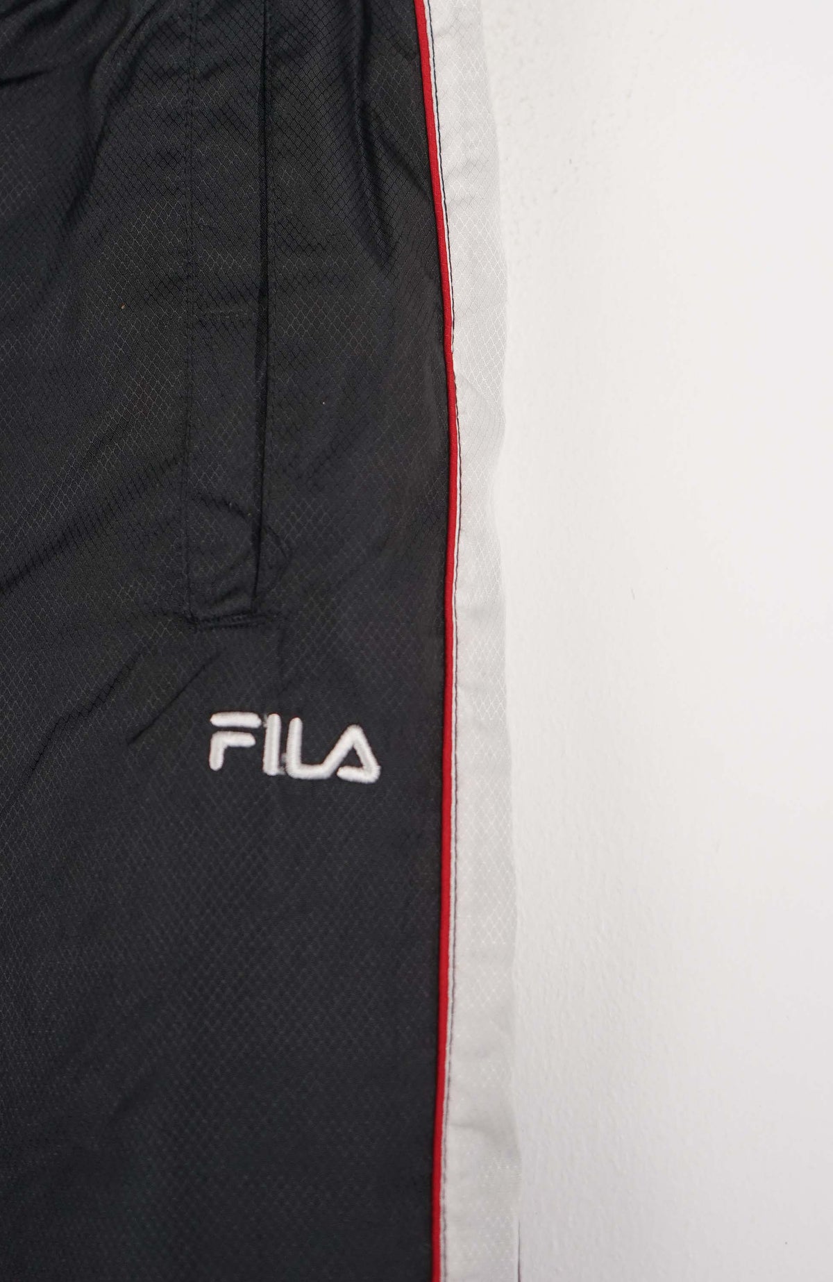 VINTAGE FILA TRACK PANTS (M)