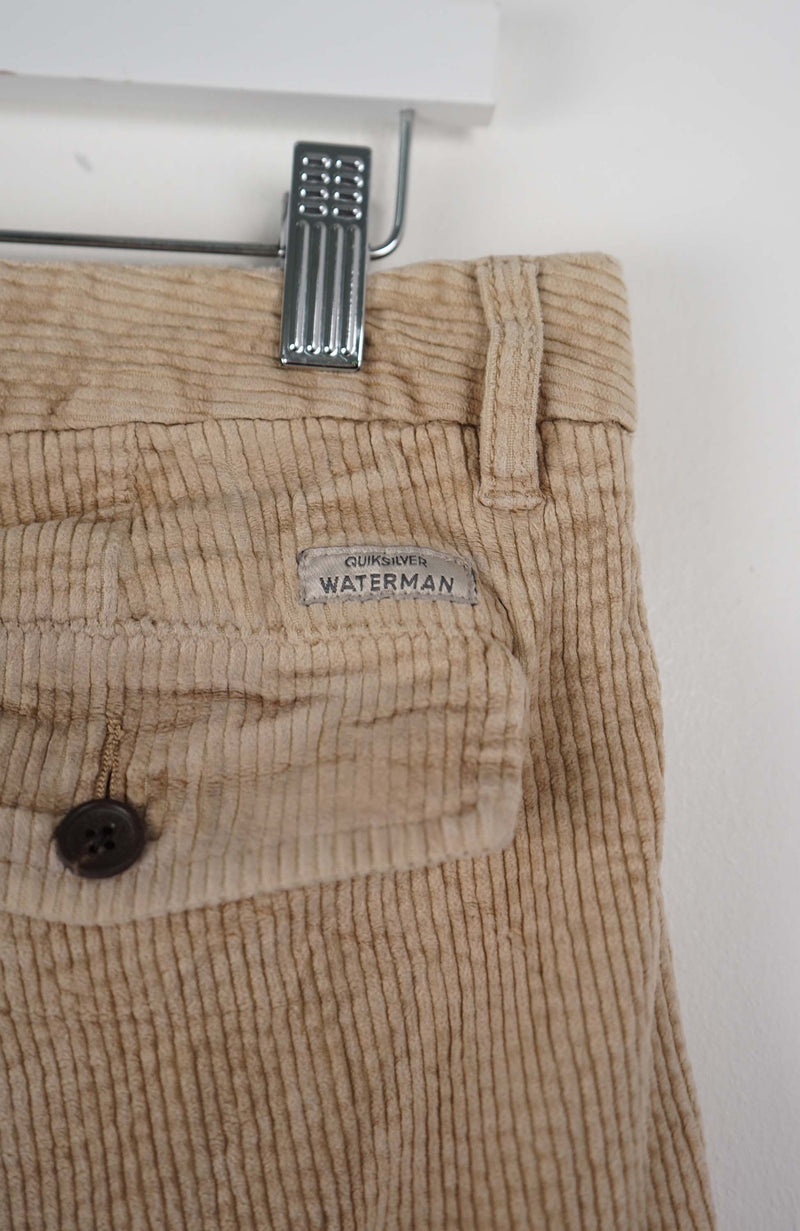 VINTAGE QUIKSILVER CARGO SHORTS W36