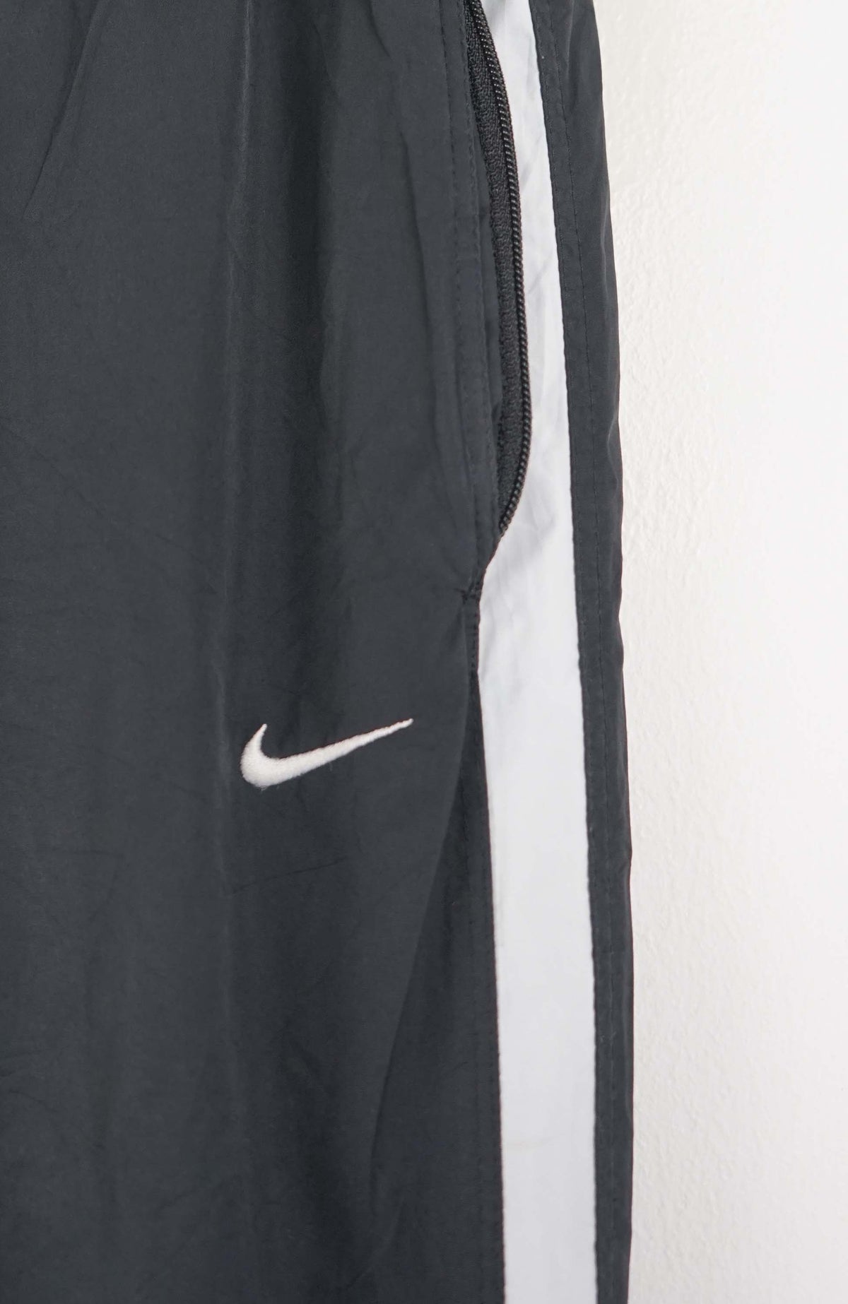 VINTAGE NIKE TRACK PANTS (S)