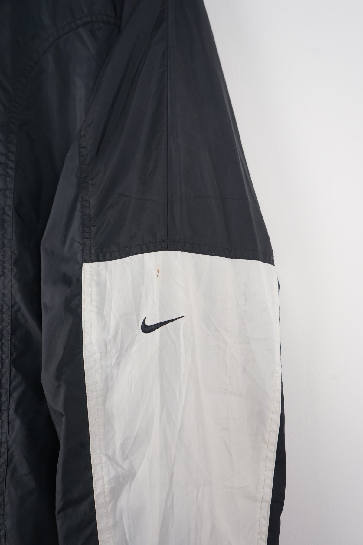 VINTAGE NIKE BASKETBALL WINDBREAKER (XXL)