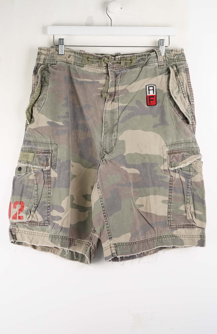 VINTAGE ABERCROMBIE CAMO CARGO SHORTS W35