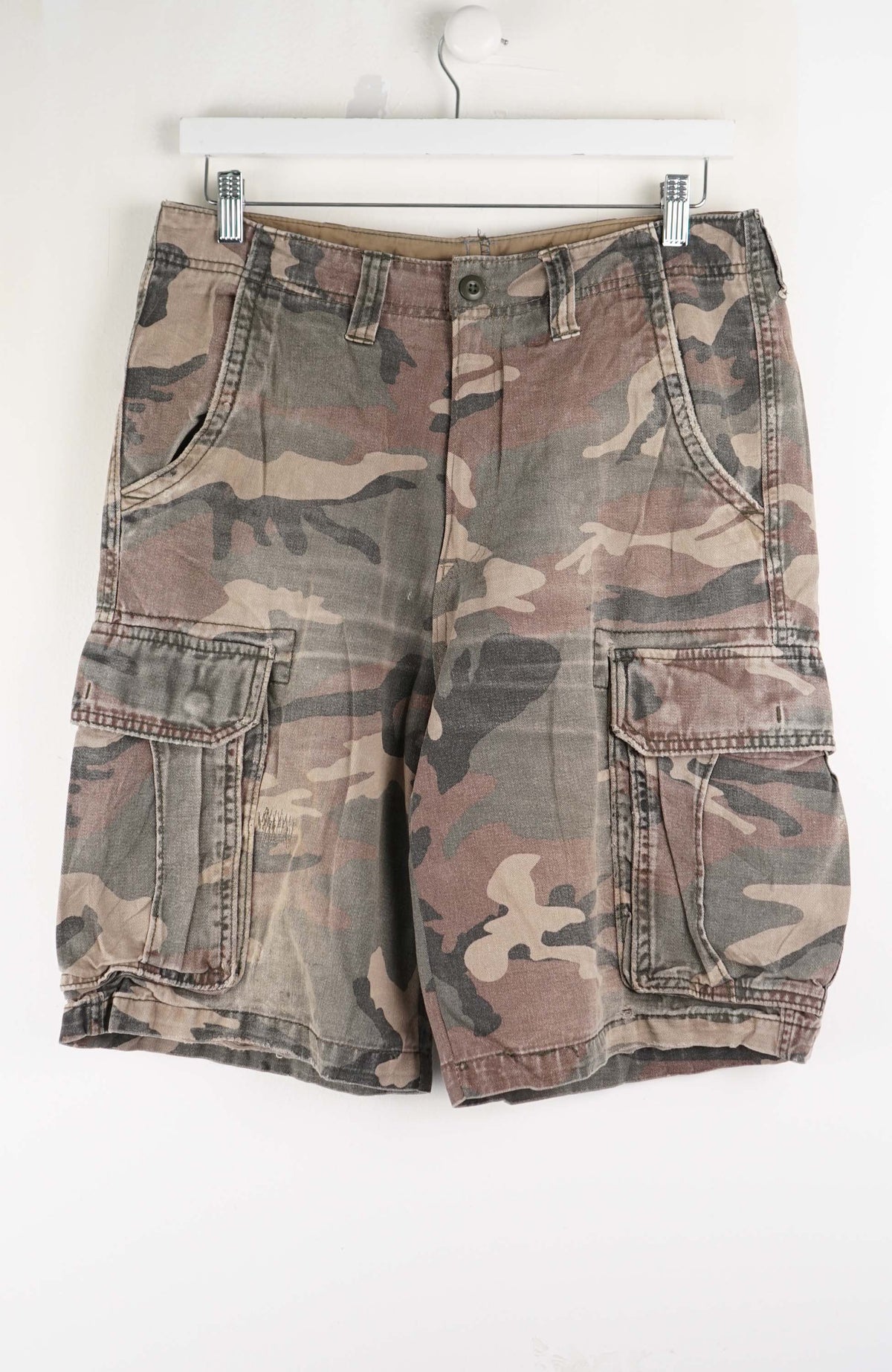 VINTAGE CAMO CARGO SHORTS W34