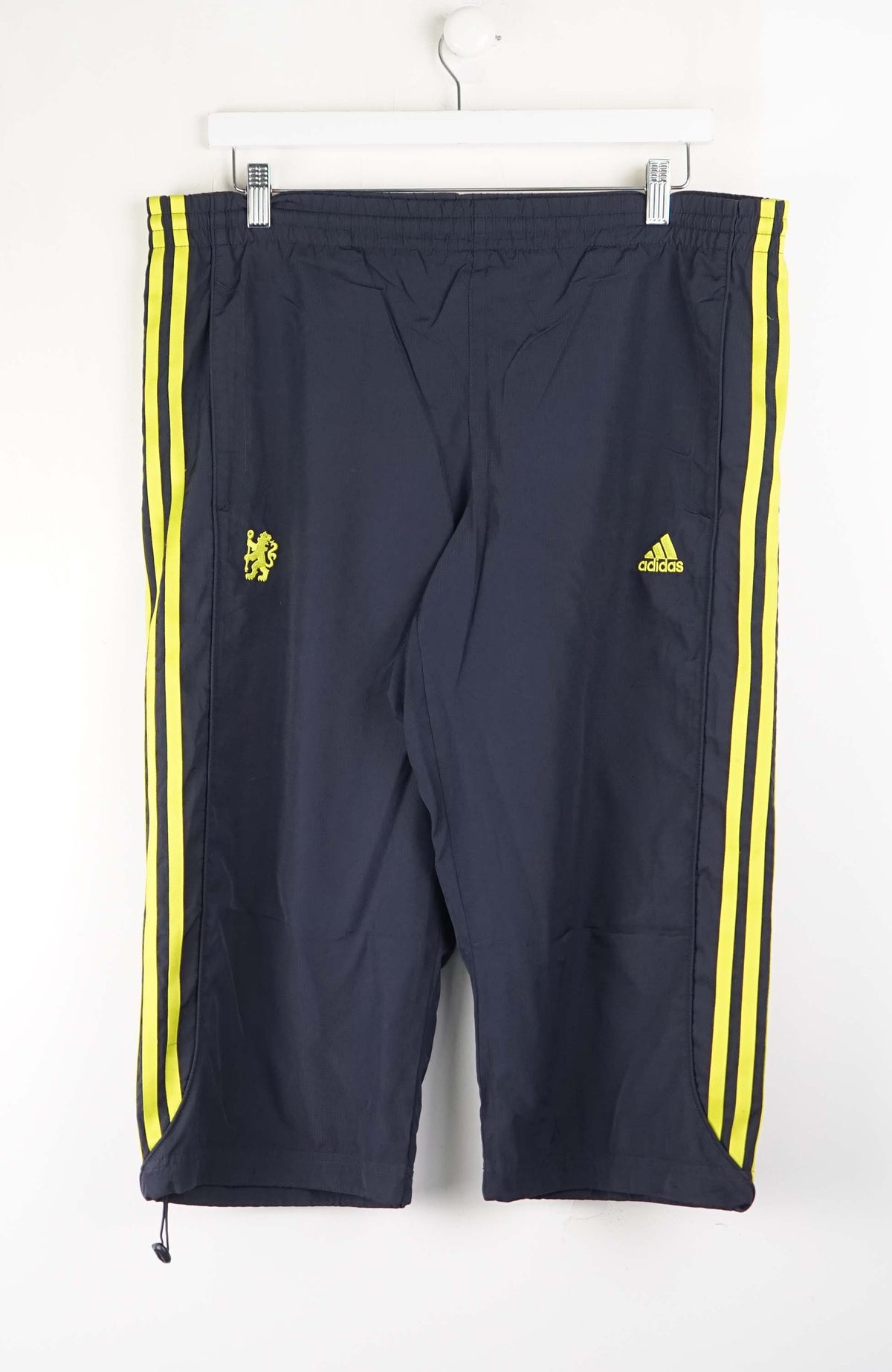 VINTAGE ADIDAS 3/4 TRACK PANT SHORTS (XL)