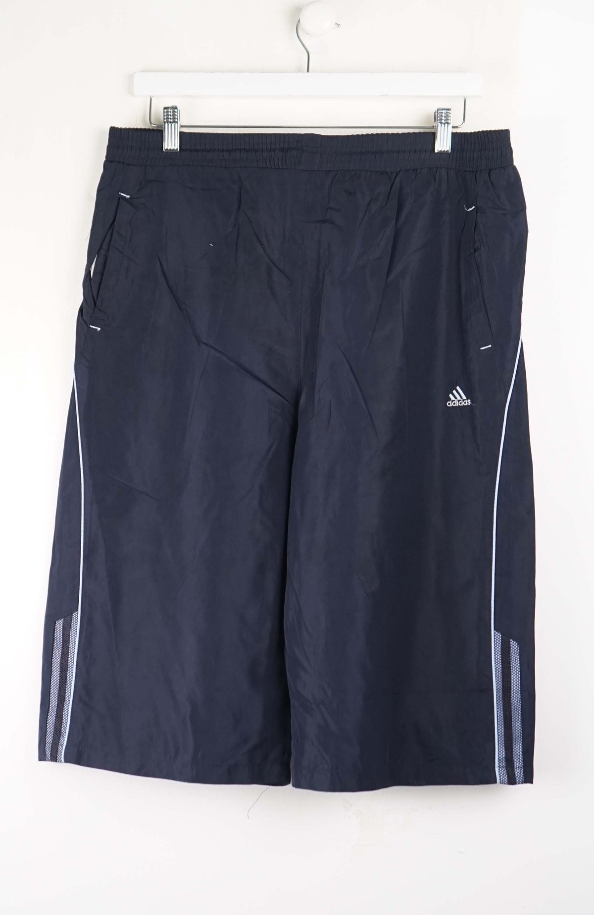 VINTAGE ADIDAS 3/4 TRACK PANT SHORTS (L)