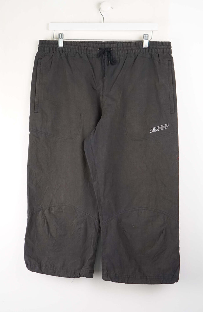 VINTAGE ADIDAS 3/4 TRACK PANT SHORTS (XL)