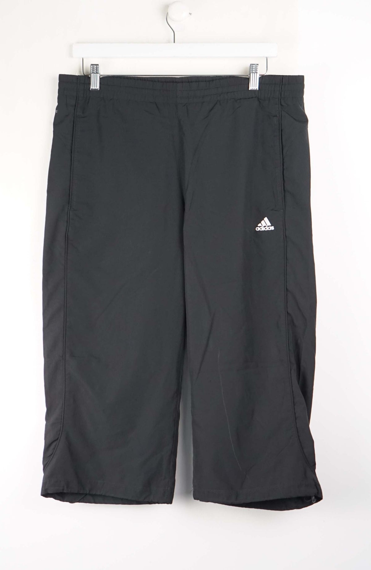 VINTAGE ADIDAS 3/4 TRACK PANT SHORTS (XL)
