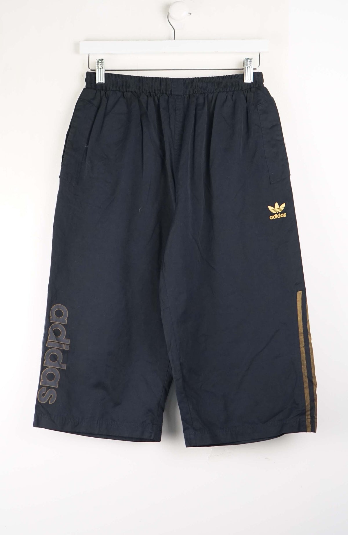 VINTAGE ADIDAS 3/4 TRACK PANT SHORTS (S)