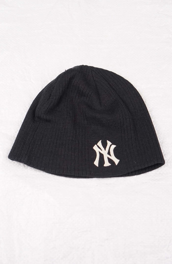 VINTAGE ADIDAS BEANIE