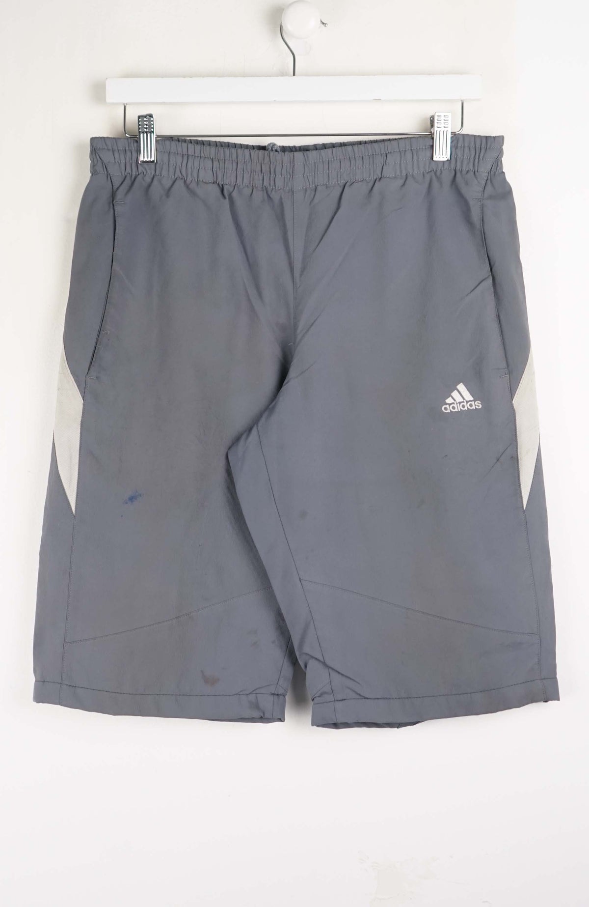 VINTAGE ADIDAS TRACK PANT SHORTS (M)