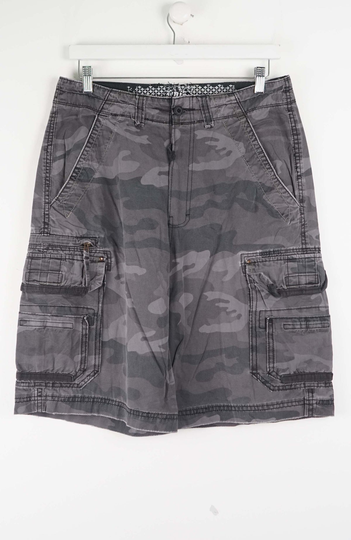 VINTAGE CAMO CARGO SHORTS W36