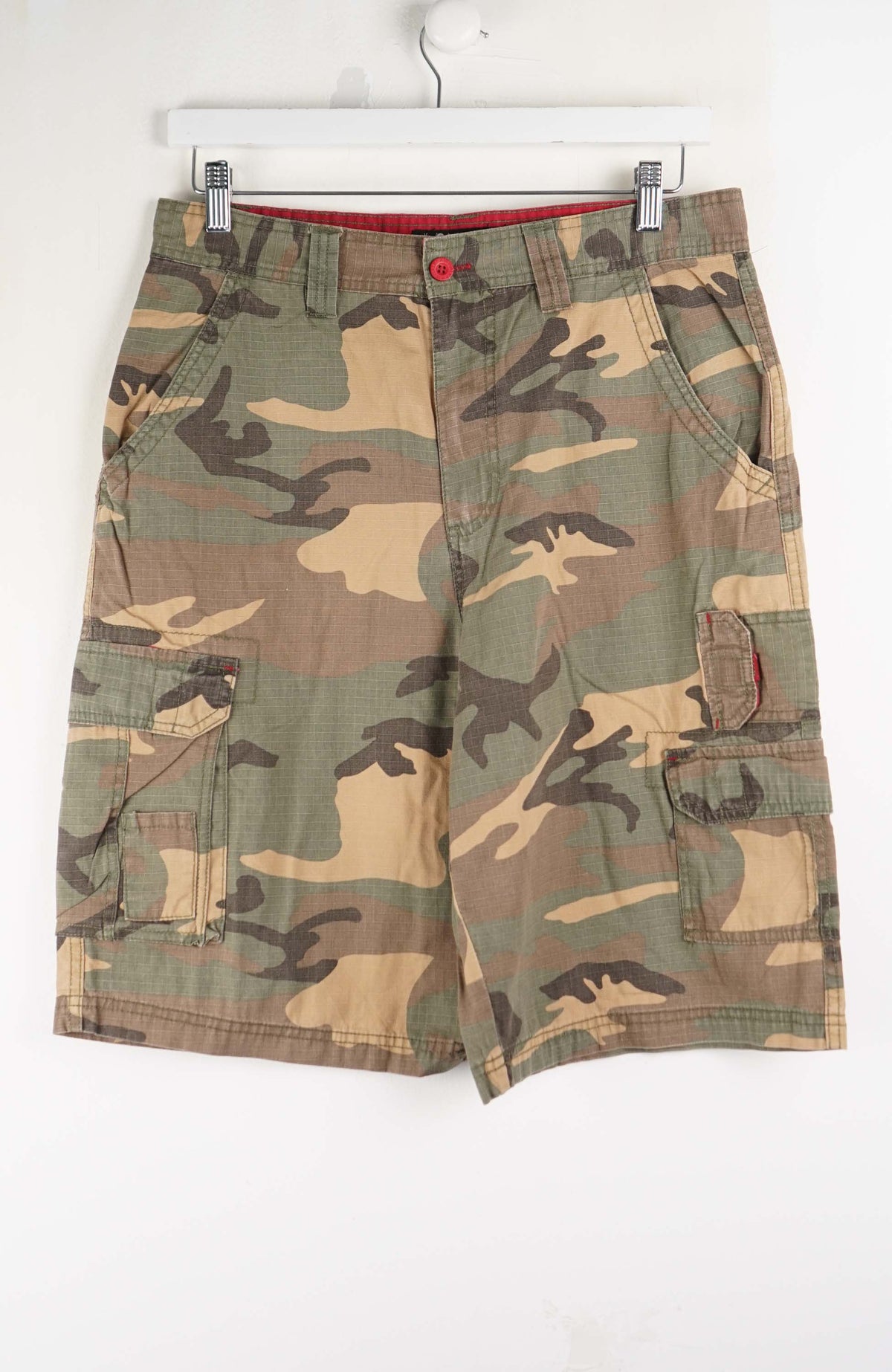 VINTAGE AIRWAIK CAMO CARGO SHORTS W32