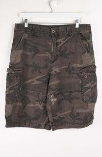 VINTAGE AIRWALK CAMO CARGO SHORTS W34