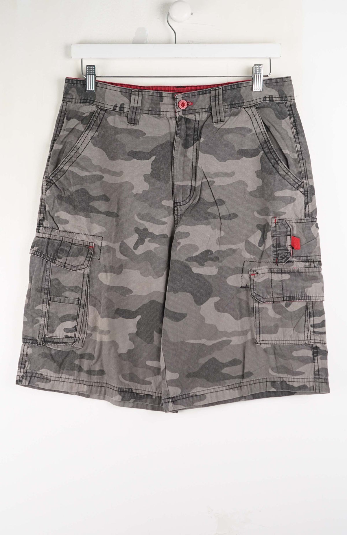 VINTAGE CAMO CARGO SHORTS W32