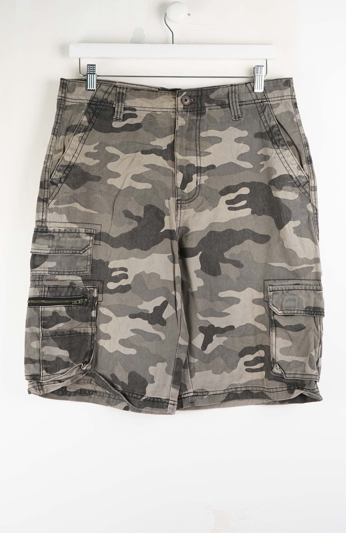 VINTAGE CAMO CARGO SHORTS W34
