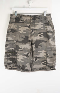 VINTAGE CAMO CARGO SHORTS W34