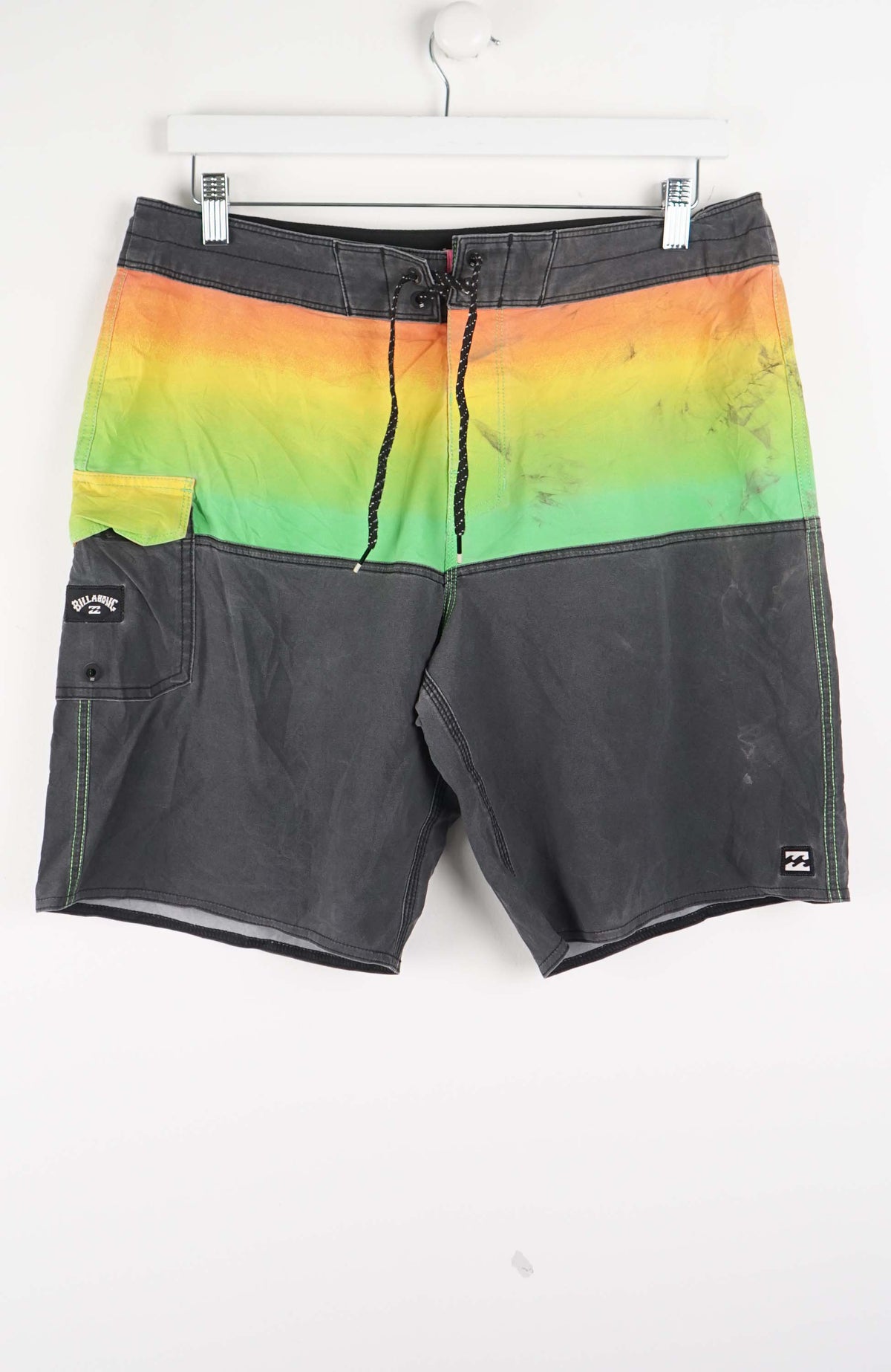 VINTAGE BILLABONG SHORTS W33