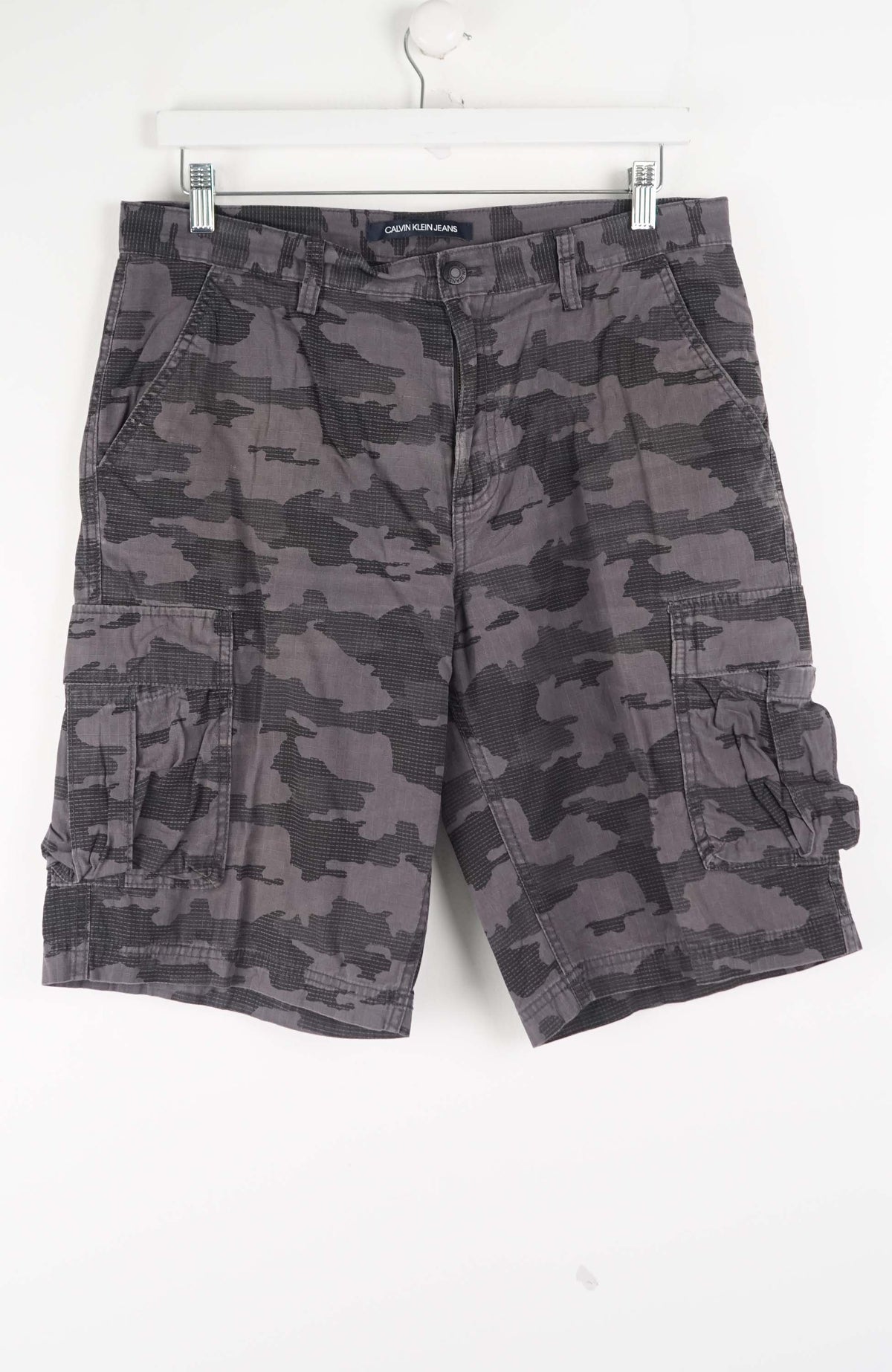 VINTAGE CALVIN KLEIN CAMO CARGO SHORTS W34