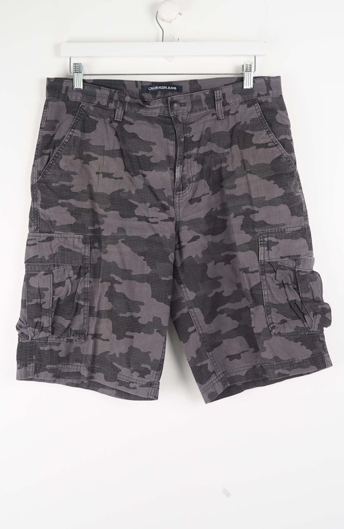 VINTAGE CALVIN KLEIN CAMO CARGO SHORTS W34