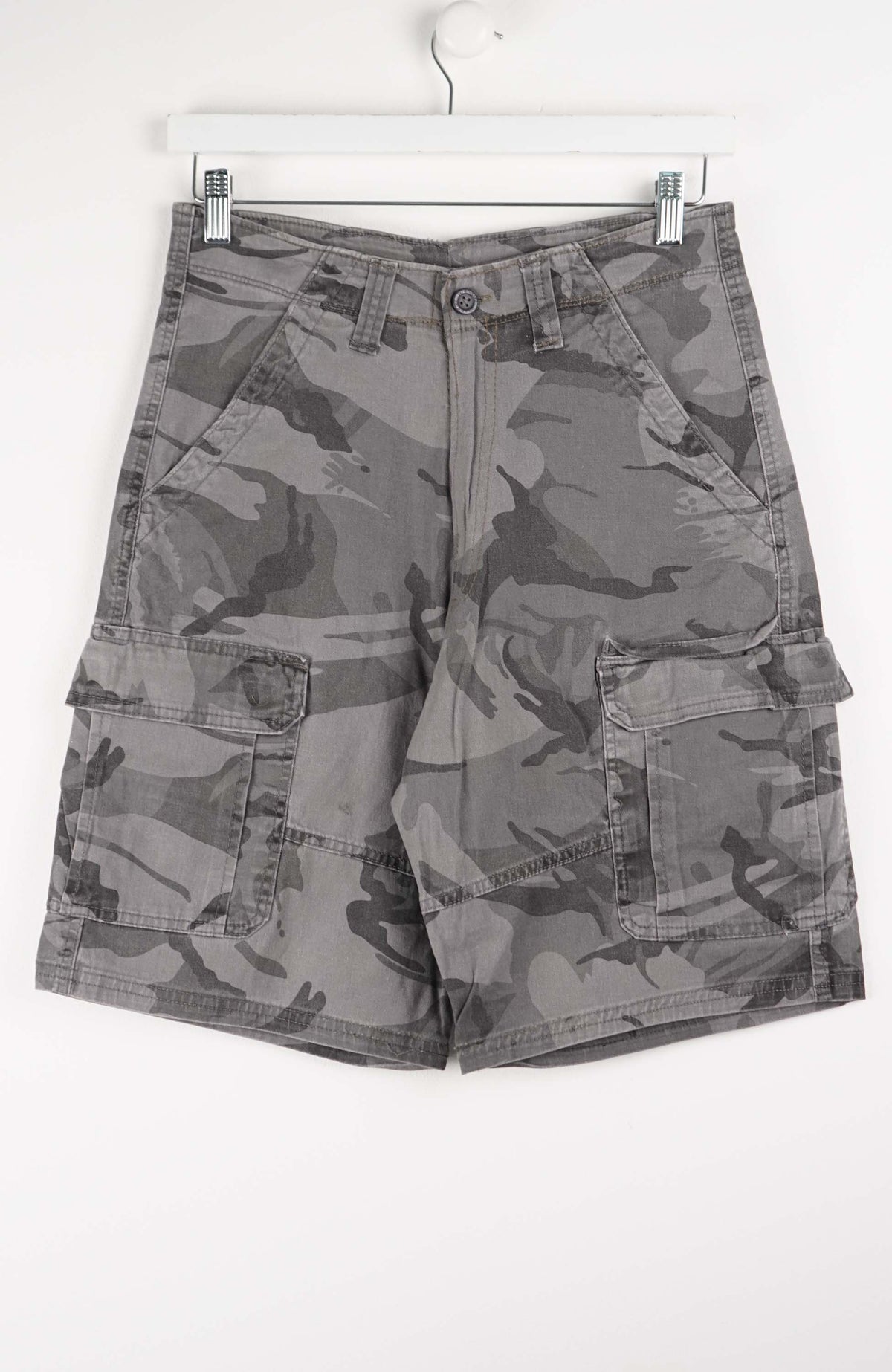 VINTAGE CAMO CARGO SHORTS W28