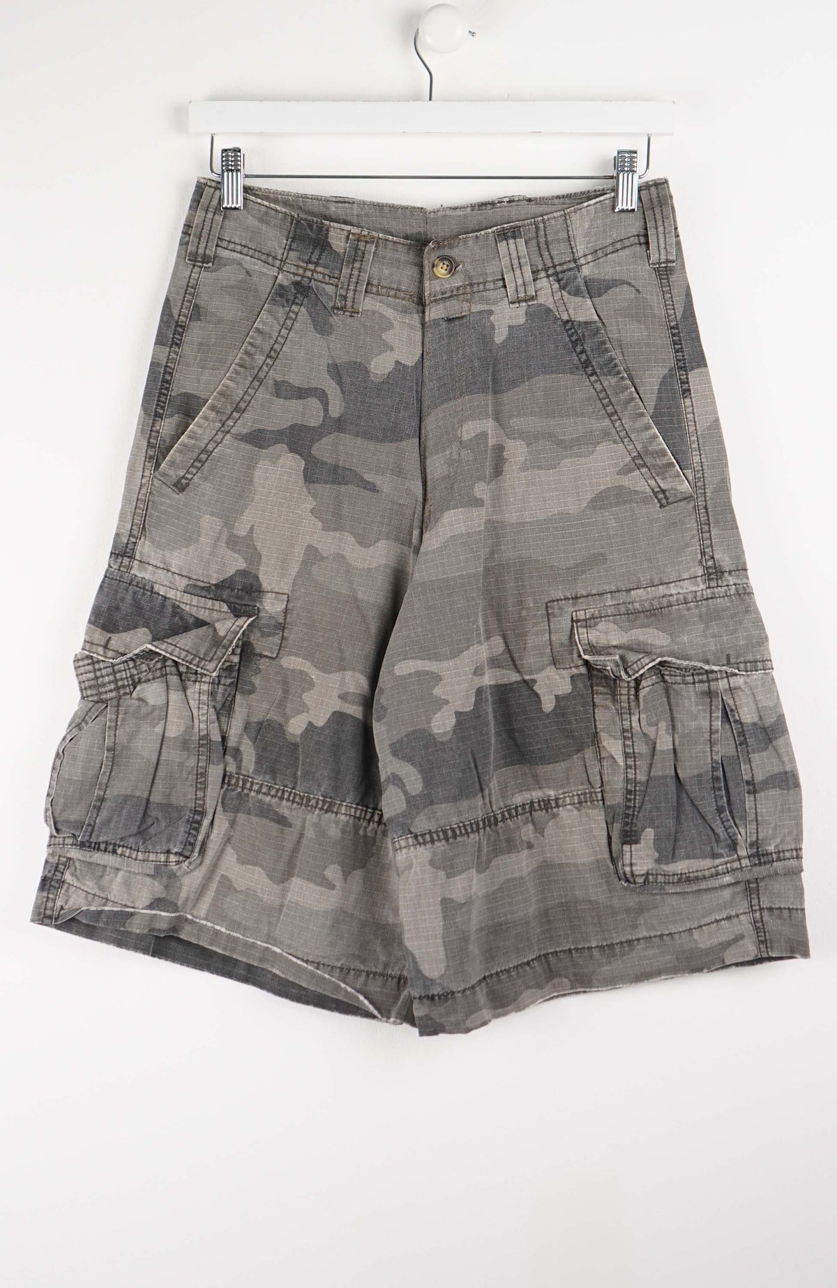 VINTAGE CAMO CARGO SHORTS W29