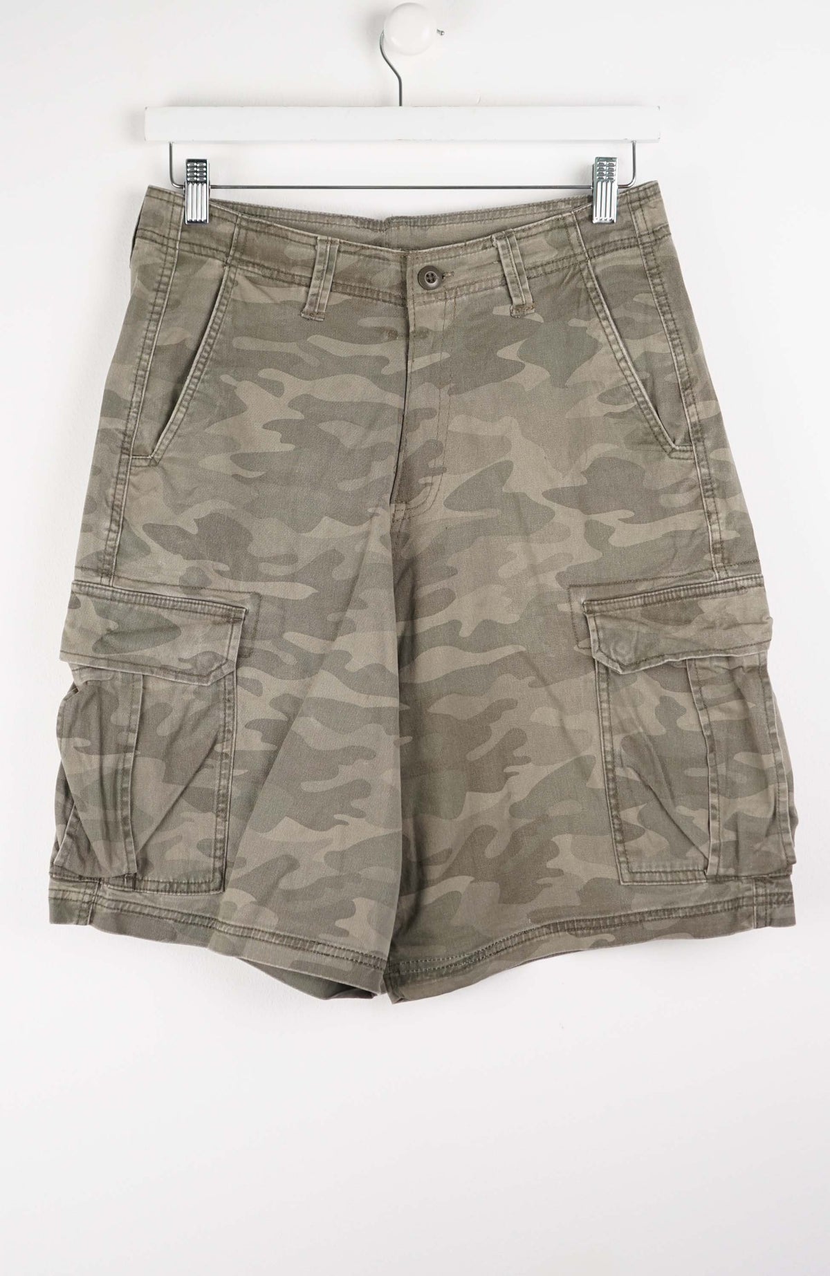 VINTAGE CAMO CARGO SHORTS W30