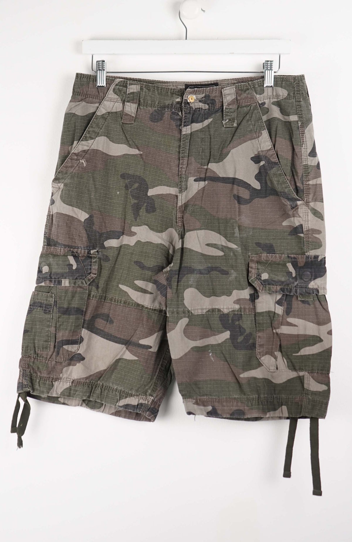 VINTAGE CAMO CARGO SHORTS W32