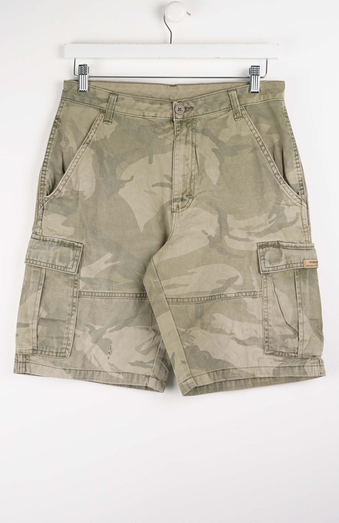 VINTAGE WRANGLER CAMO CARGO SHORTS W32