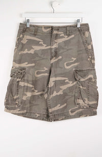 VINTAGE CAMO CARGO SHORTS W32
